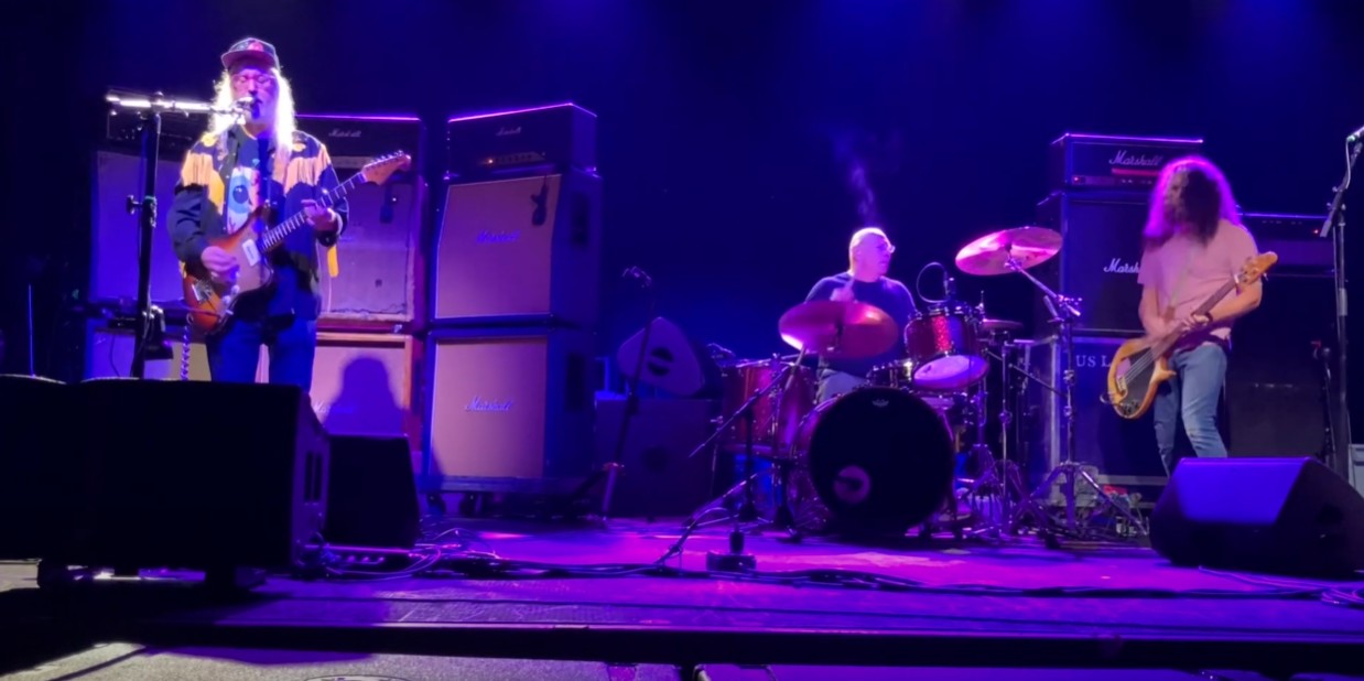 DinosaurJr2025-07-15TreeHouseBrewingCompanySouthDeerfieldMA (7).jpg